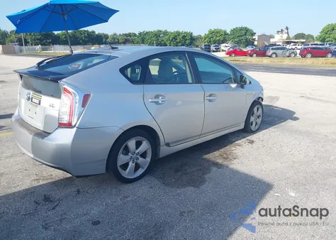 2014 Toyota Prius Five z USA, uszkodzony, nr VIN JTDKN3DU8E1755696